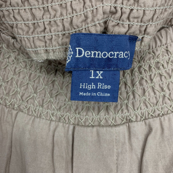 NWT Democracy Plus Sz 1X Sky Rise Tan Khaki Linen Blend Smocked Waist Shorts NEW - Picture 5 of 8